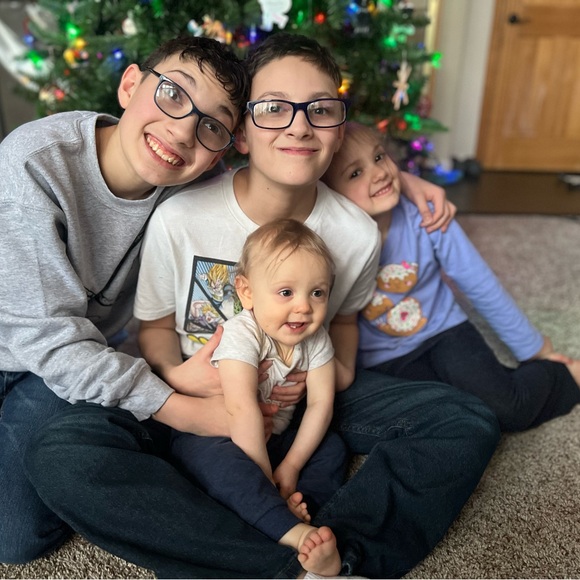 Meet your Posher, Jessica - Picture 1 of 5